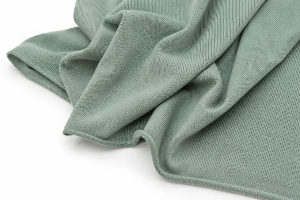 tejido de punto verde